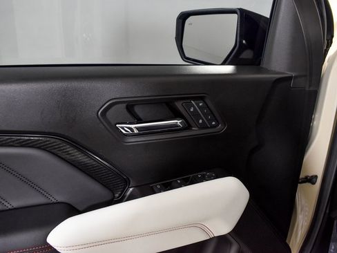 Used 2024 GMC Canyon AT4X image 17