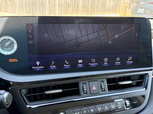 Used 2022 Lexus ES 350 Ultra Luxury w/ Accessory Package 2 image 25