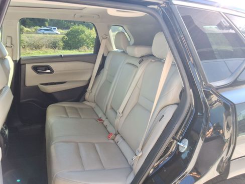 Used 2023 Nissan Rogue SL w/ SL Premium Package image 30