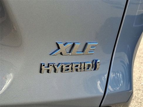 Used 2021 Toyota RAV4 XLE image 34