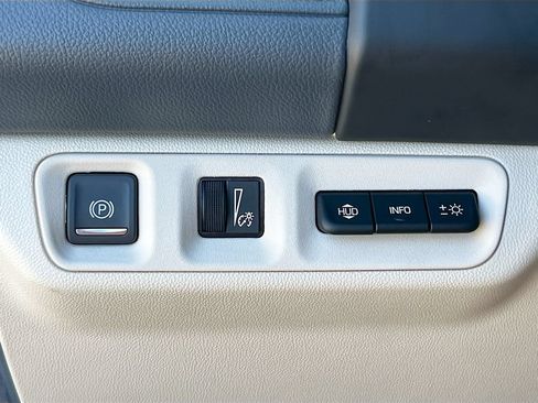 Used 2023 GMC Acadia Denali w/ Denali Technology Package FWD image 10