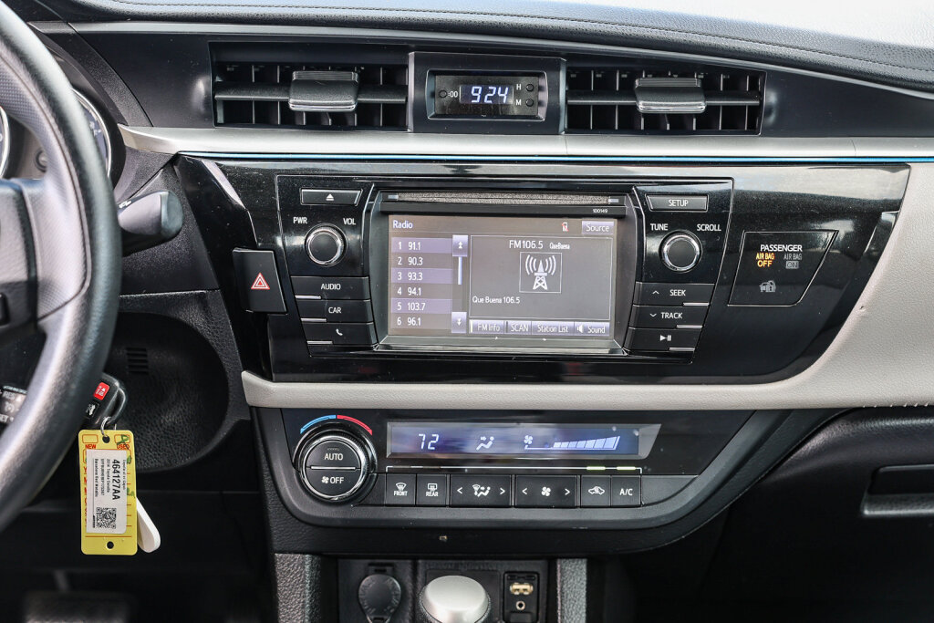 Used 2014 Toyota Corolla LE FWD image 3