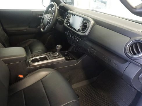 Used 2023 Toyota Tacoma TRD Sport w/ TRD Premium Sport Package AWD/4WD image 24