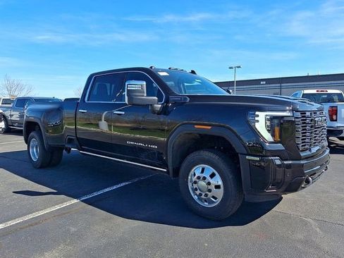 New 2026 GMC Sierra 3500 Denali Ultimate AWD/4WD image 3