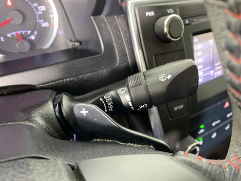 Used 2017 Toyota Camry SE image 18