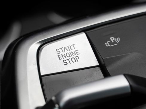 Certified 2025 BMW X2 xDrive28i w/ M Sport Package image 18