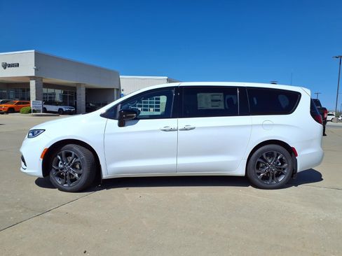 New 2026 Chrysler Pacifica Select FWD image 20