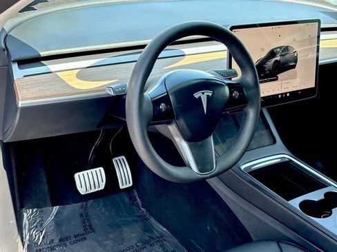 Used 2023 Tesla Model Y Performance image 10