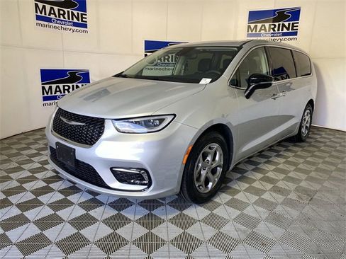 Used 2024 Chrysler Pacifica Limited image 11