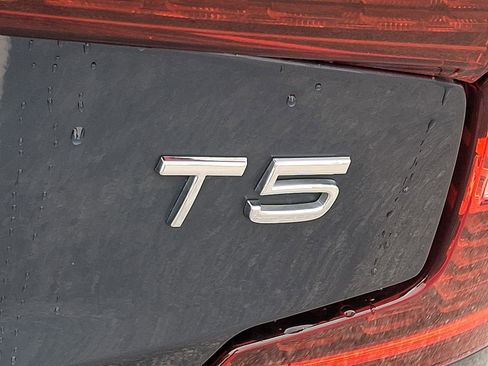 Used 2019 Volvo S60 T5 Momentum w/ Premium Package FWD image 30