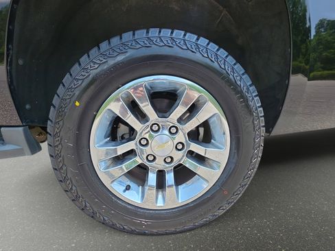 Used 2017 Chevrolet Suburban LS RWD image 34