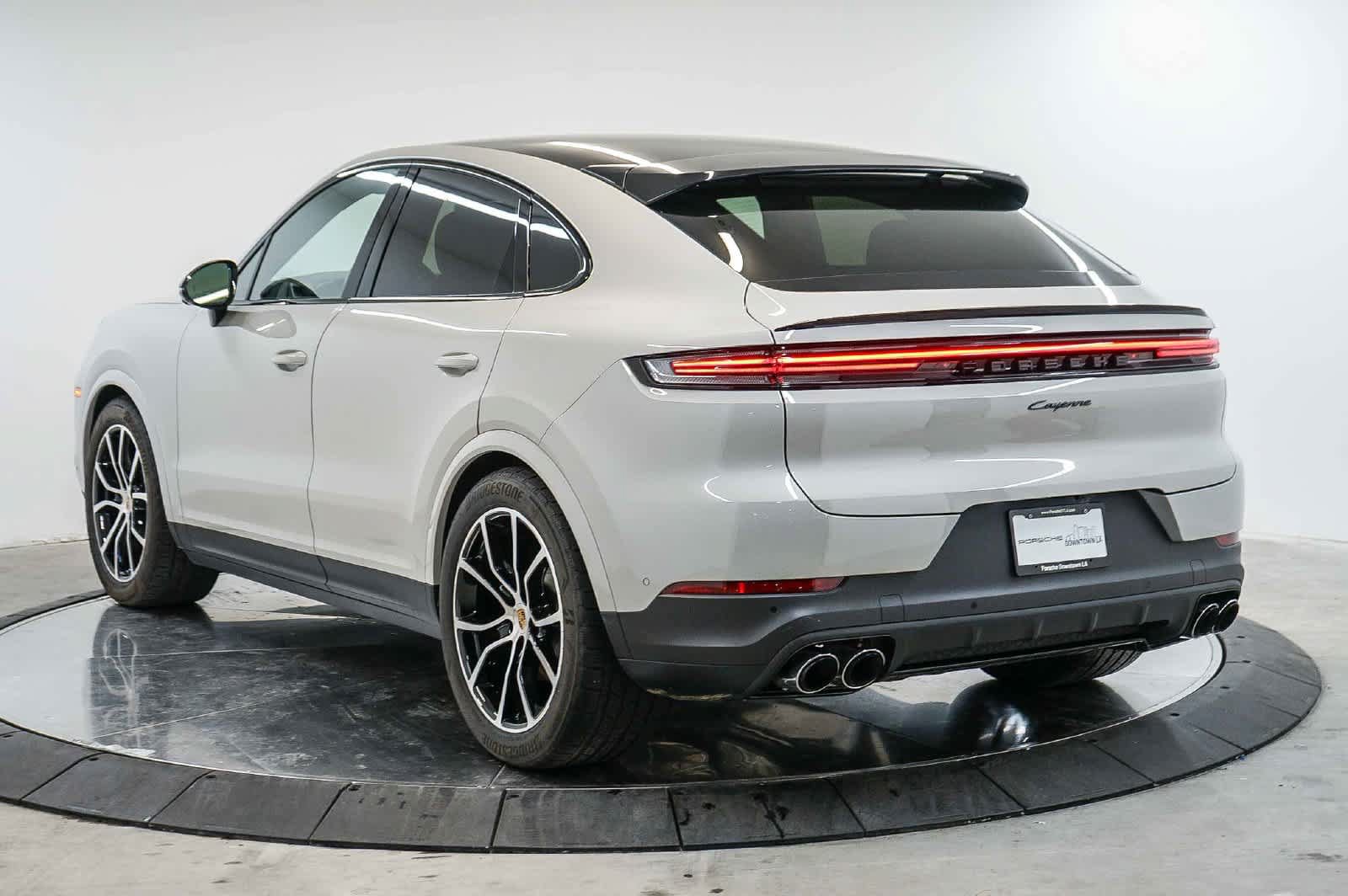 Certified 2026 Porsche Cayenne Coupe AWD/4WD image 3