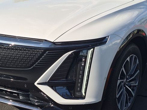 Used 2024 Cadillac Lyriq Sport RWD image 6