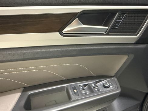 Used 2023 Volkswagen Atlas SE w/ Panoramic Sunroof Package AWD/4WD image 15