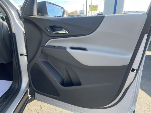 Used 2022 Chevrolet Equinox LS AWD/4WD image 24