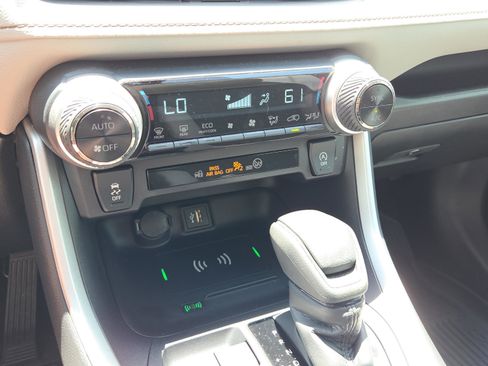 Certified 2025 Toyota RAV4 XLE w/ Convenience Package FWD image 25