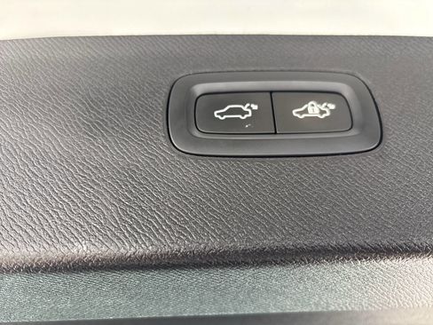 Used 2016 Volvo XC90 T6 Momentum image 55