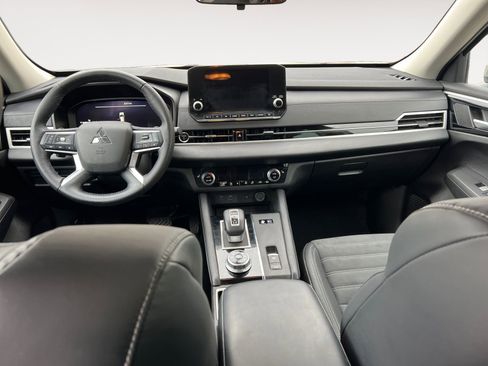 Used 2023 Mitsubishi Outlander SE image 10