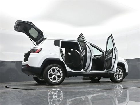 Used 2025 Jeep Compass Sport image 50