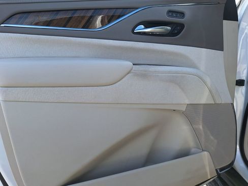 Used 2022 Cadillac Escalade Premium Luxury Platinum AWD/4WD image 36