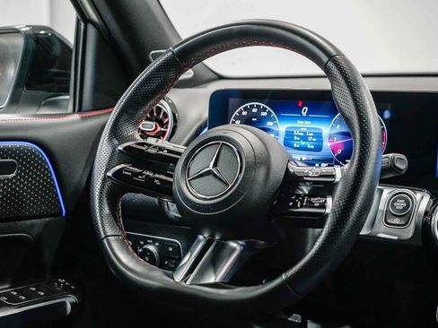 Used 2025 Mercedes-Benz GLB 250 image 14