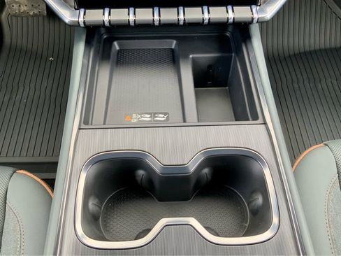 New 2026 GMC Acadia AT4 w/ LPO, Floor Liner Package AWD/4WD image 45