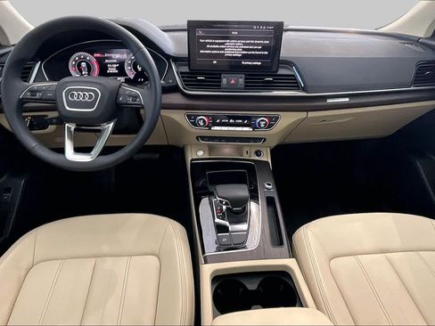 Used 2025 Audi Q5 2.0T Premium w/ Convenience Plus Package AWD/4WD image 16