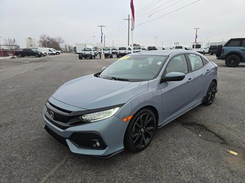 Used 2019 Honda Civic Sport Touring image 9
