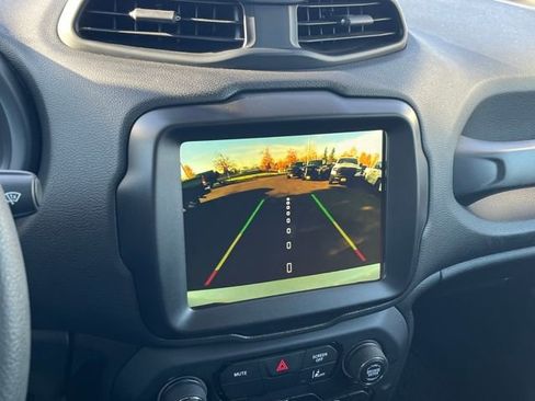 Used 2023 Jeep Renegade Latitude image 29