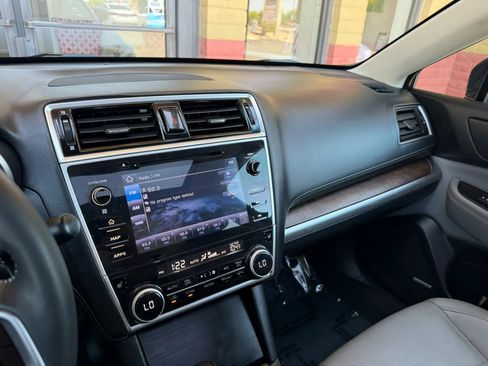 Used 2018 Subaru Outback 3.6R Limited AWD/4WD image 31