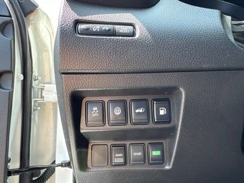Used 2020 Nissan Rogue SV AWD/4WD image 15