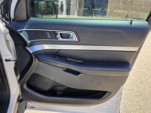 Used 2017 Ford Explorer XLT w/ Equipment Group 202A AWD/4WD image 25