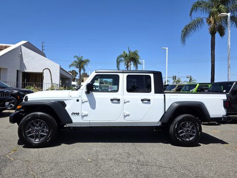 New 2025 Jeep Gladiator Sport image 2