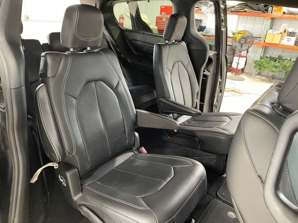 Used 2020 Chrysler Pacifica Touring-L AWD/4WD image 19