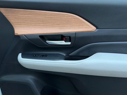 Used 2024 Toyota Grand Highlander Limited image 24