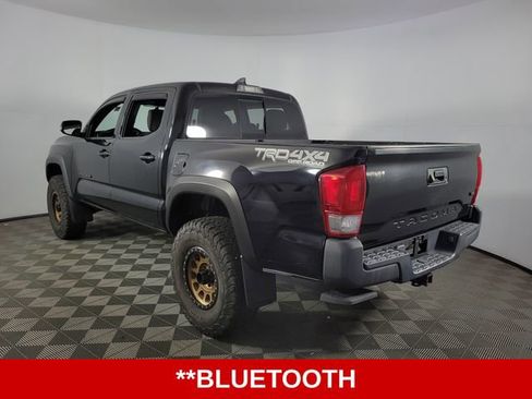 Used 2017 Toyota Tacoma TRD Off-Road AWD/4WD image 7