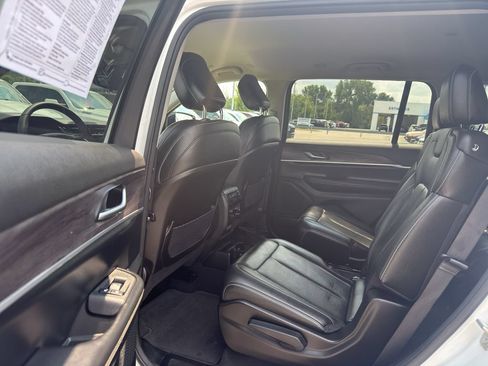 Used 2023 Jeep Grand Cherokee L Limited AWD/4WD image 30