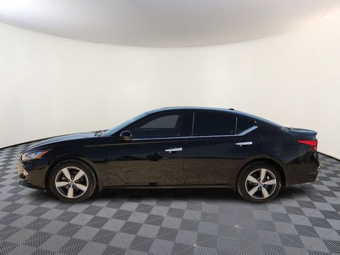 Used 2019 Nissan Altima 2.5 SV image 2