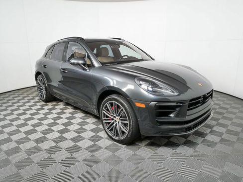 Certified 2025 Porsche Macan GTS image 27