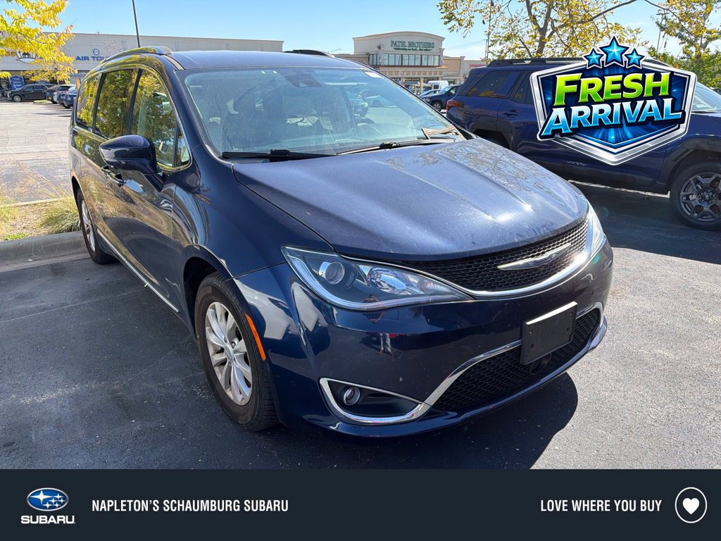 Used 2019 Chrysler Pacifica Touring-L w/ Advanced Safetytec Group FWD image 1