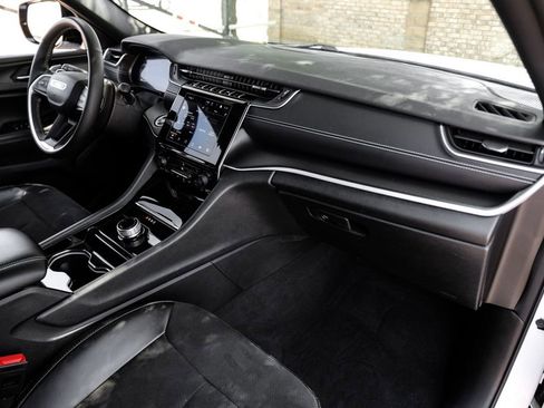 Used 2023 Jeep Grand Cherokee L Laredo image 23