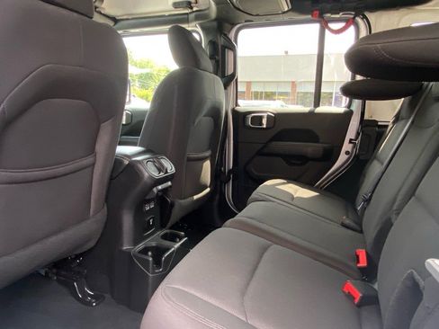 Used 2022 Jeep Wrangler Unlimited Sahara w/ Cold Weather Group image 20