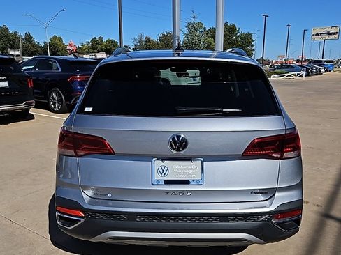 Used 2024 Volkswagen Taos SE image 6