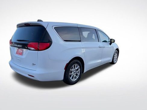 Used 2023 Chrysler Voyager LX FWD image 8
