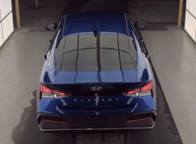 Certified 2026 Hyundai Elantra SE FWD image 6
