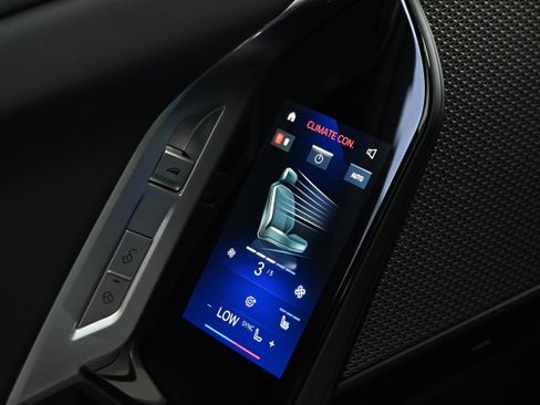 Certified 2024 BMW i7 eDrive50 w/ Executive Package RWD image 27