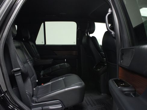 Used 2023 Lincoln Navigator 2WD image 16