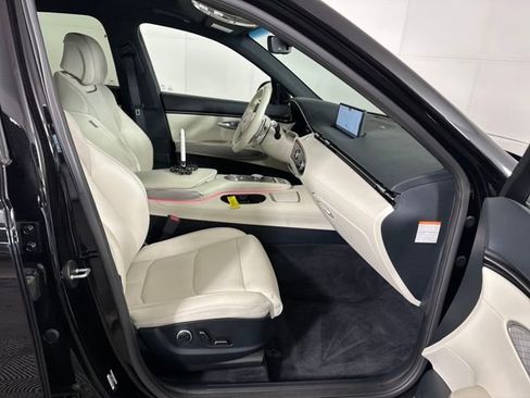 Used 2024 Genesis Electrified GV70 Advanced image 29