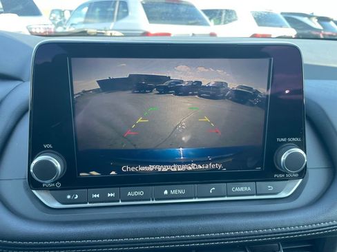 Used 2024 Nissan Rogue SV FWD image 18