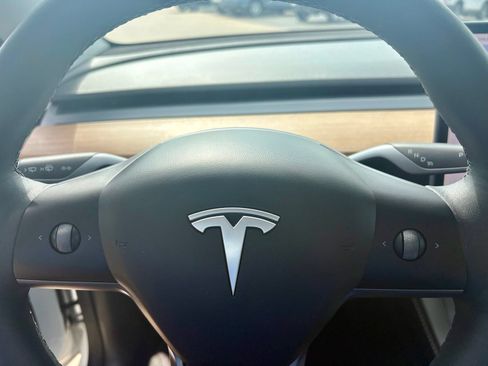 Used 2024 Tesla Model Y Performance AWD/4WD image 14